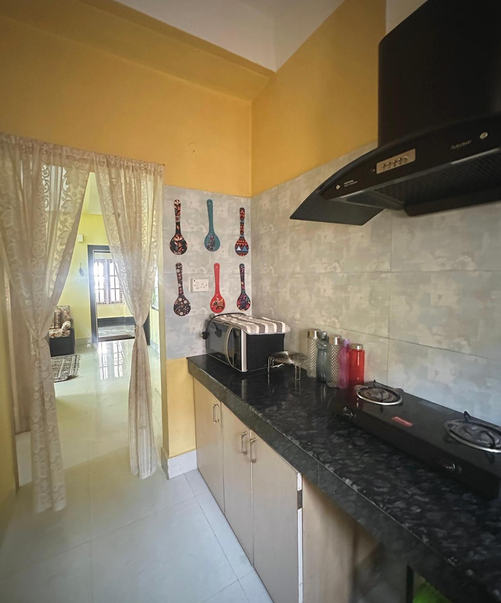 Three Little Birds Homestay Ґувахаті Екстер'єр фото