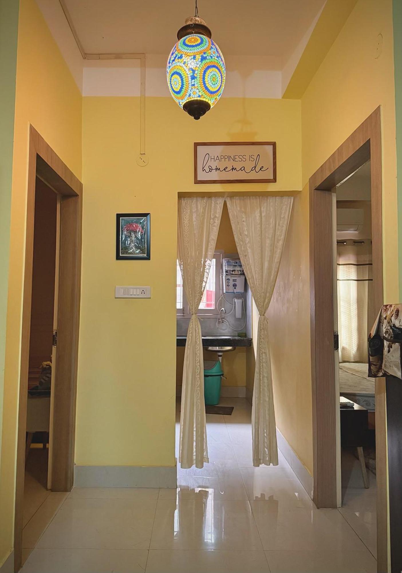 Three Little Birds Homestay Ґувахаті Екстер'єр фото